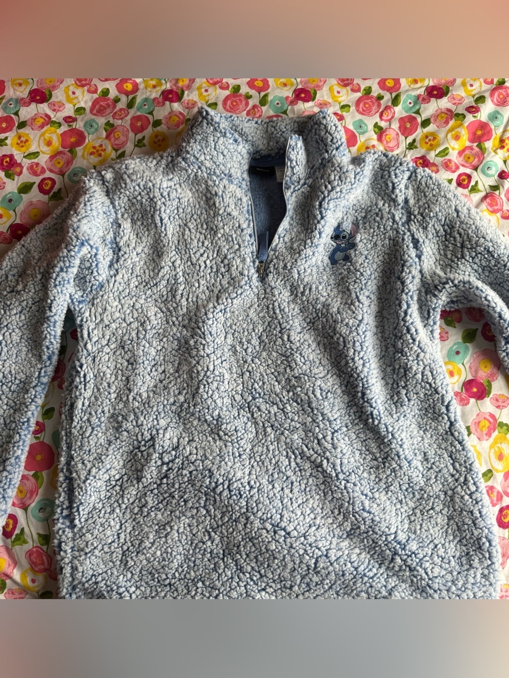 Women’s medium Disney stitch sherpa quarter zip